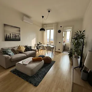 Trilocale Con Due Balconi A Isola Porta Nuova Milano